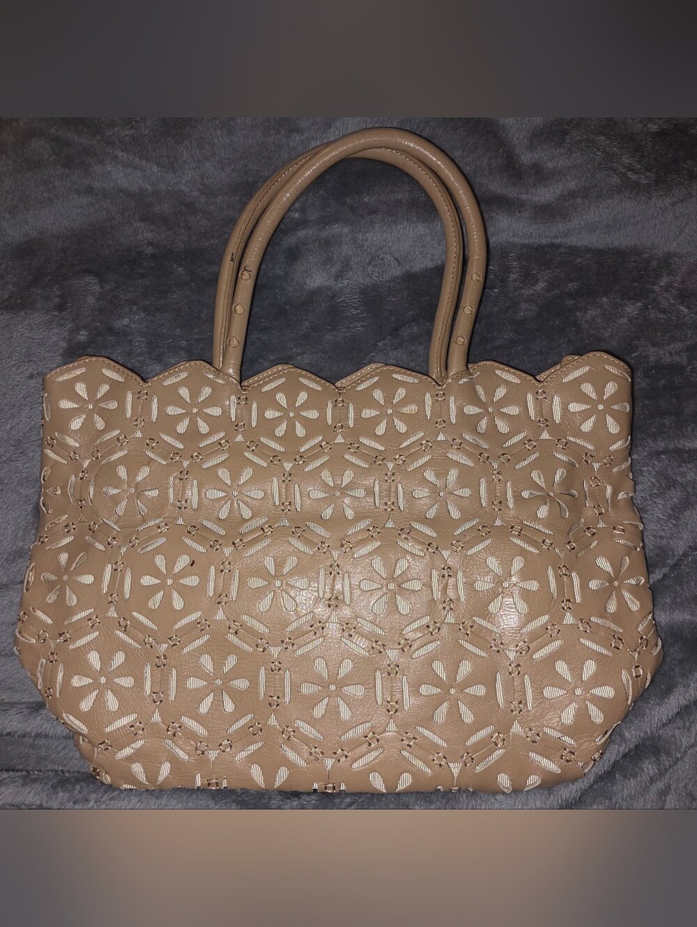 Scalloped Floral Cutout Tote Bag in Taupe